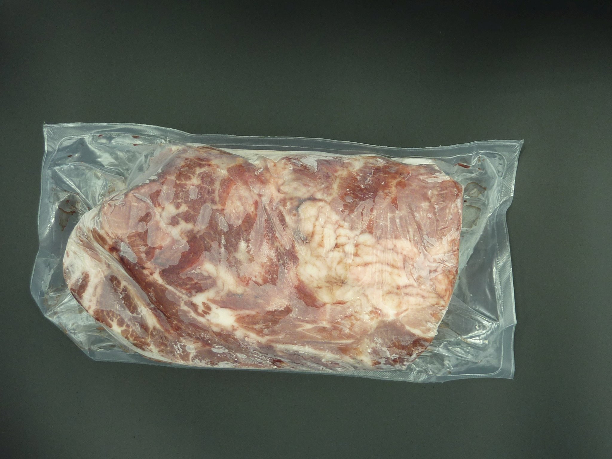 ｸﾞﾛｰﾊﾞﾙｶﾙﾈ 冷凍 ﾎｴｰ豚 肩ﾛｰｽ・　約2.5kg